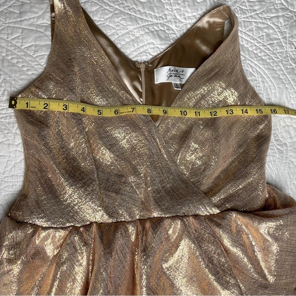Mark & James by Badgley Mischka Gold Metallic Silk Tiered Cocktail Dress Size 4 - Picture 15 of 15